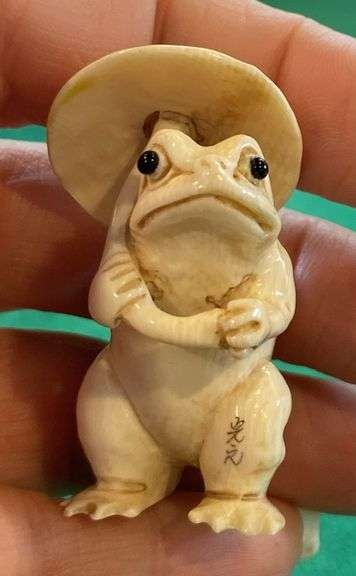 Netsuke Frog with Leaf Umbrella Ivory/Bone