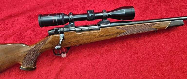 Weatherby  Mark V Deluxe  340 WBY Mag  Rifle