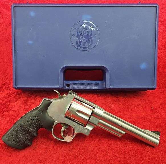 Smith & Wesson  Model 657-4  41 Magnum  Revolver