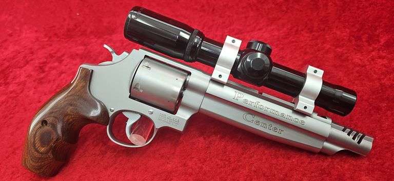 Smith & Wesson  Model 629-5 Performance Center   44 Mag  Revolver