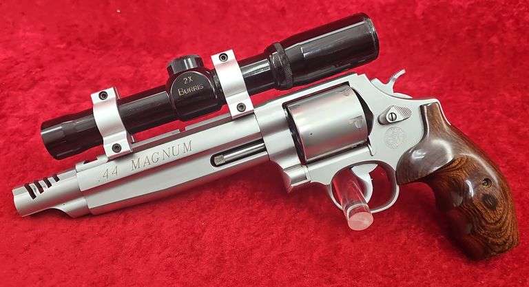 Smith & Wesson  Model 629-5 Performance Center   44 Mag  Revolver