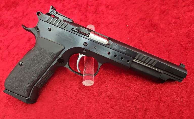 Tanfoglio EAA  Witness Hunter  45 ACP  Pistol