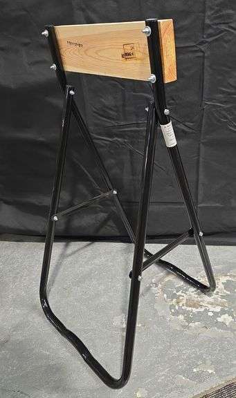 New outboard motor stand