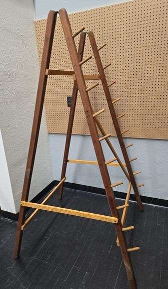 Folding gun display rack