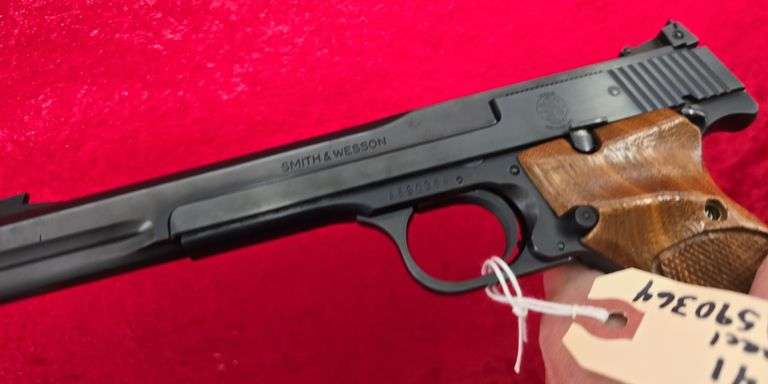 Smith & Wesson  Model 41  22 cal.   Target Pistol