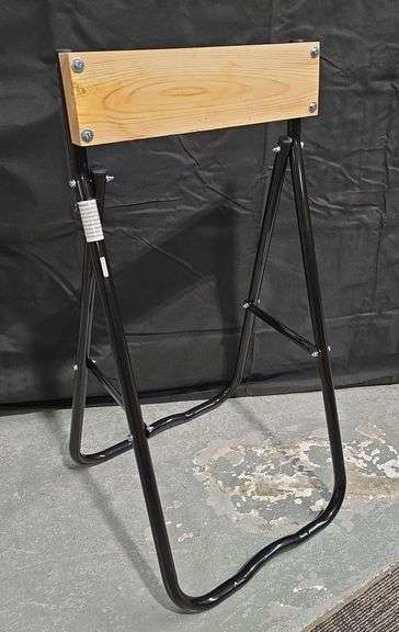 New outboard motor stand