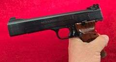 Smith & Wesson  Model 41 Heavy Bbl.   22 cal.   Target Pistol