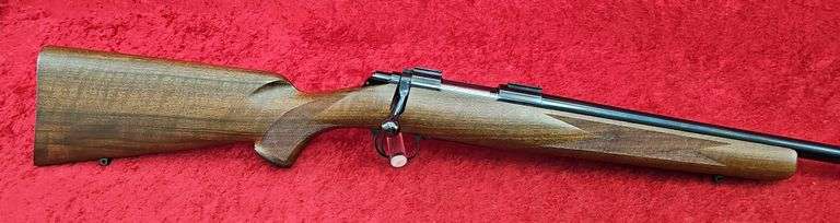 Kimber   Model 84 Classic   221 REM Fireball  Rifle