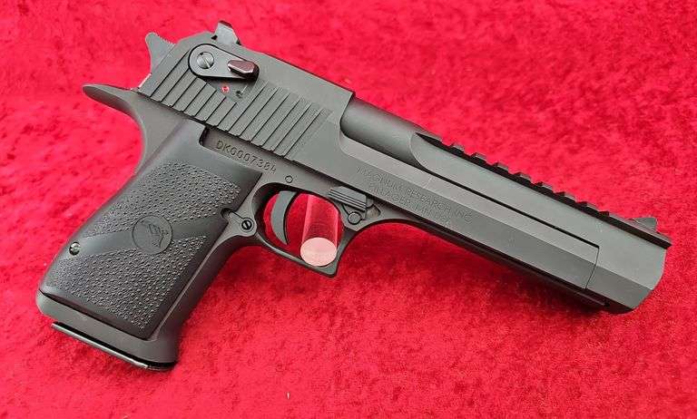 Desert Eagle  44 Magnum  Pistol