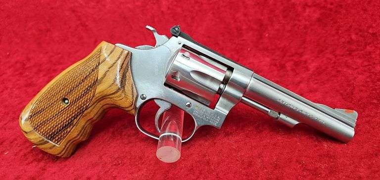 Smith & Wesson   Model 63   22LR  Revolver