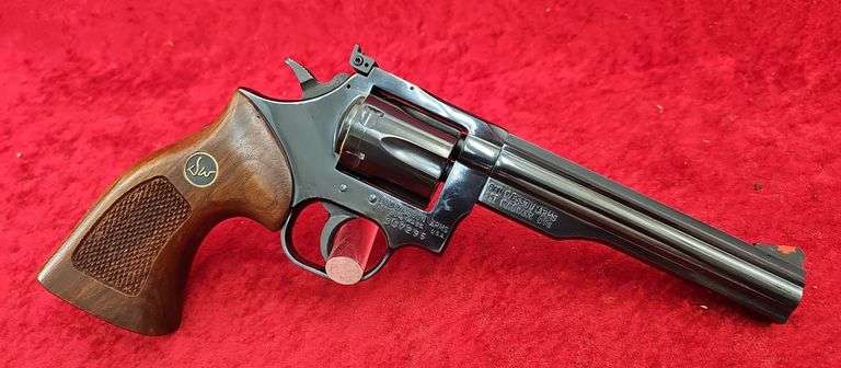 Dan Wesson   Model 15-2V  357 Mag  Revolver