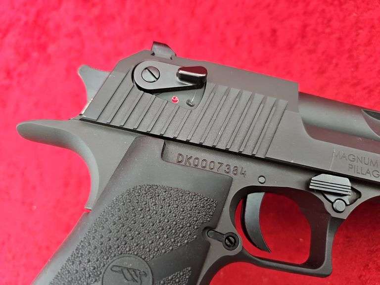 Desert Eagle  44 Magnum  Pistol