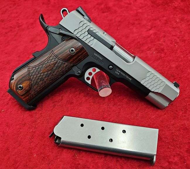 Smith & Wesson   SW1911SC   45 cal.   Pistol