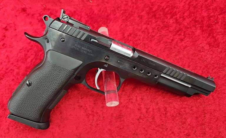 EAA  Witness Hunter  10mm  Pistol
