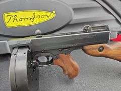 Auto Ordnance   Model 1927A1 Thompson   45 ACP  w/Violin Case