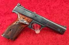 Rare Smith & Wesson  41  22 cal.  Pistol w/rare 5" bbl.
