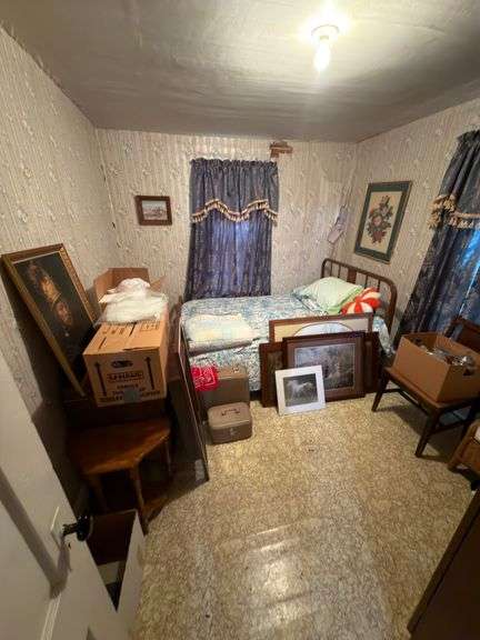Upstairs Bedroom 3 Contents