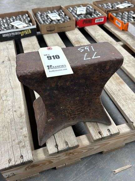 Unique Anvil Unique Colonial 77# anvil, looks old!! - Kraupie's Real Estate ...