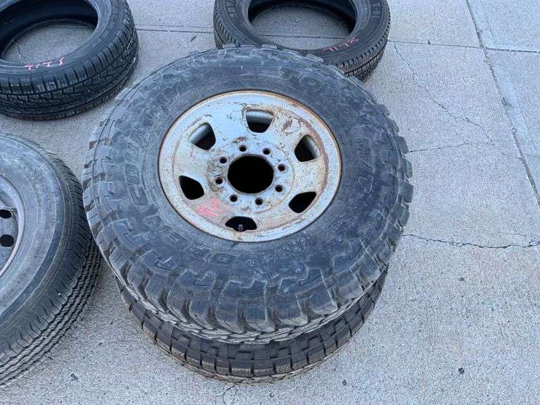1 Toyo Open Country on Rim 265/75 R16 & 1 Cooper 275/55 R20 - Kraupie's ...