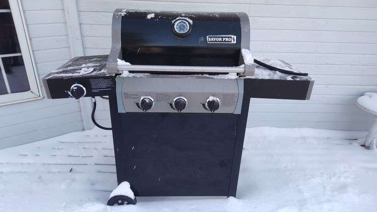 Savor Pro Gas Grill with Side Burner - Kraupie's Real Estate &amp; Auctioneers