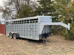 2010 Travalong Advantage GN Stock Trailer