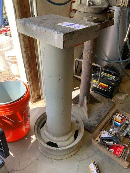 12“ x 9“ piece of steel on the stand used as an anvil