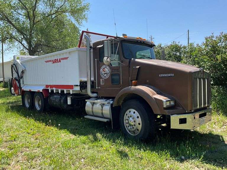 2000 Kenworth With Parma Combo Box, 4’ Hyd. Vertical Beater Box 2000  KENWORTH  T800