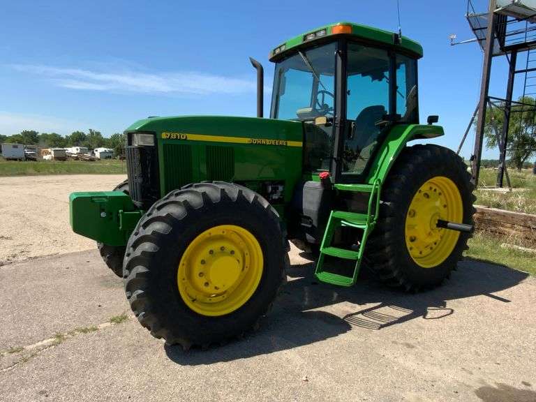 John Deere 7810 MFWD Tractor