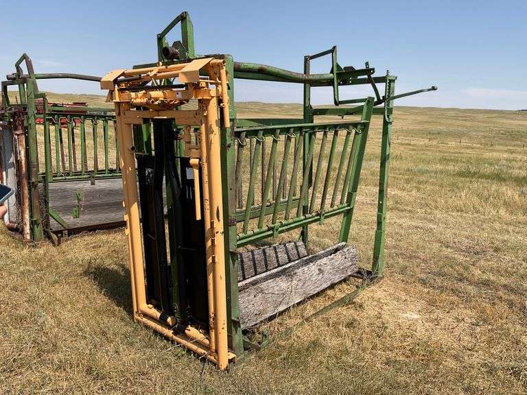 Big Valley Squeeze Chute with For-Most Head Catch
