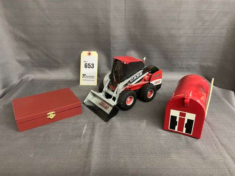 Case IH SV250 Skid Steer By ERTL - 1/16 Scale, IH Mailbox Bank, IH ...