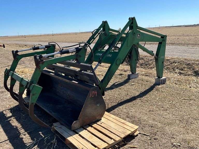 John Deere 265 Loader with Bucket and Grapple