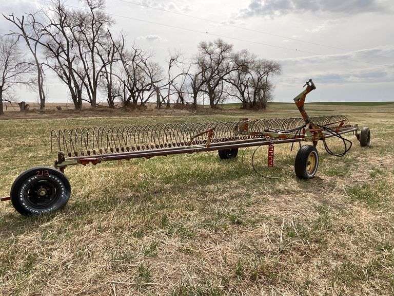 28’ Pull Type Dump Rake, Good