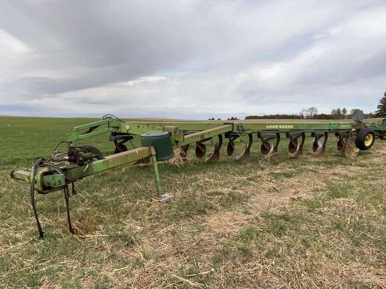 John Deere 2800 8 Bottom On Land Plow