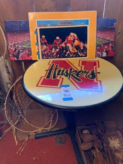 Nebraska Table 30" × 29", Neb. Place Mats & More