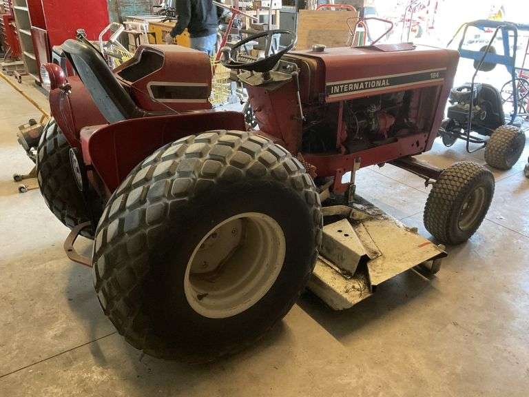 184 International cub lowboy, 60 in. deck, needs