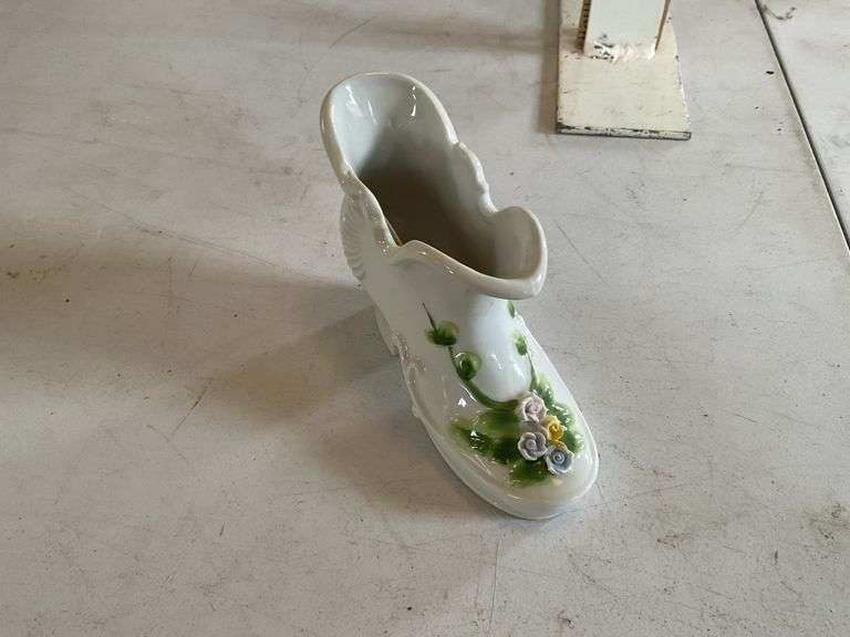 Plates, teaspoon holder, baby bowl, etc