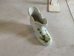 Plates, teaspoon holder, baby bowl, etc