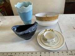 Vases, saucer set, etc