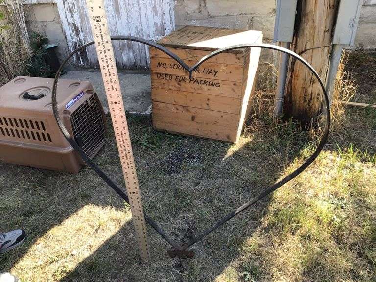 Metal decorative heart plant hanger
