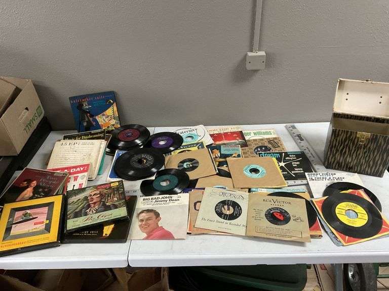 Assorted 45 records - Legacy Auction Company