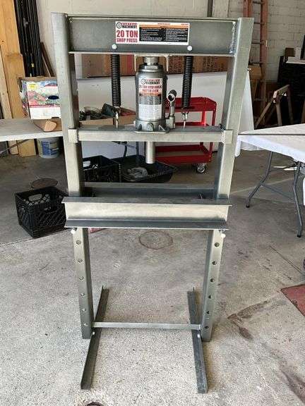 Central machinery 20 ton shop press, handle and