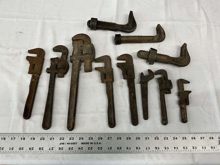 Pipe wrenches and pipe wrench parts