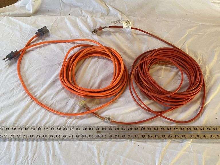 2 electrical cords