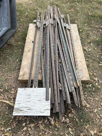 Approx 25 5.5’ steel posts