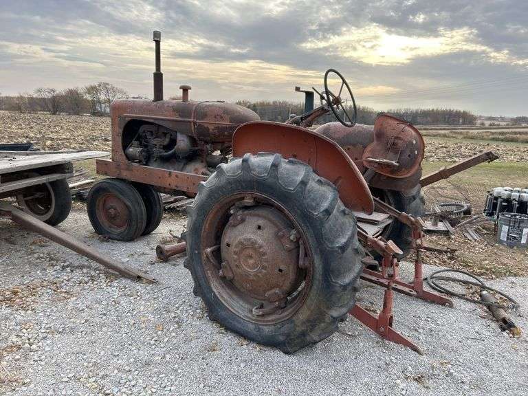 AC D? Tractor, includes parts shown. Had tune up