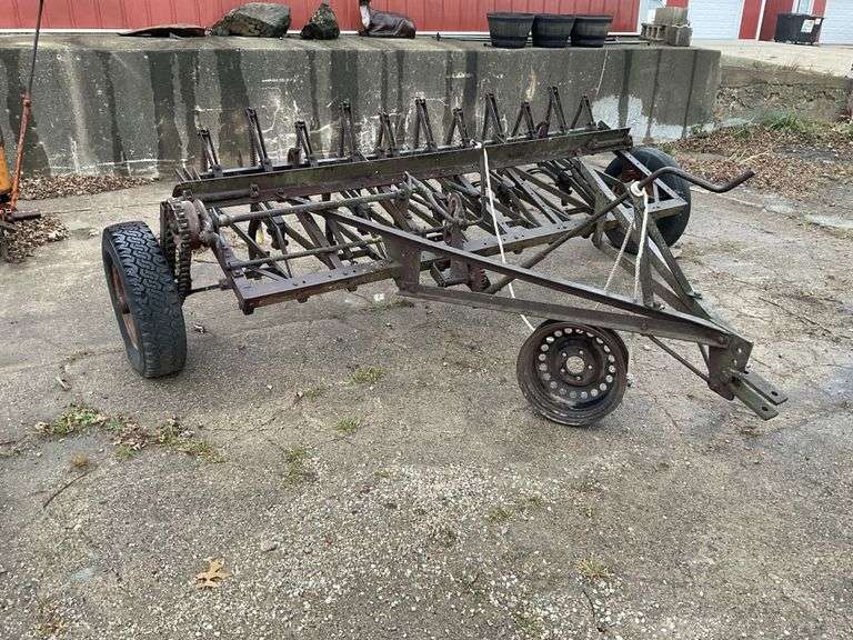 IH 8' field cultivator