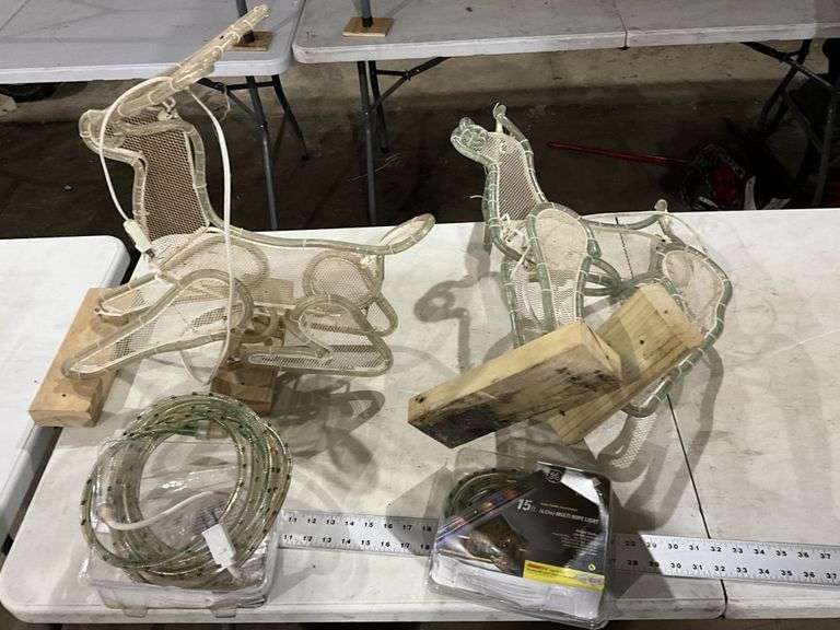 Lighted deer, rope light