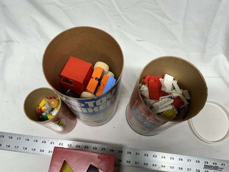 Children’s puzzle plastic building bricks, etc.