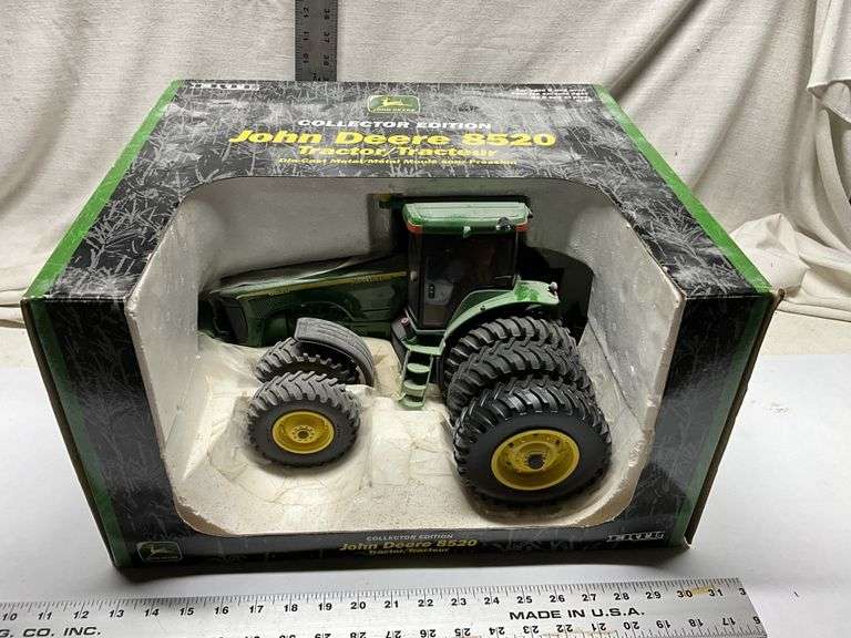John Deere 8520s tractor, Collector Edition, Waterloo Employee Edition