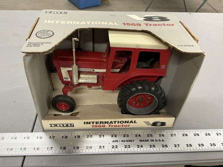 Ertl International 1568 toy tractor